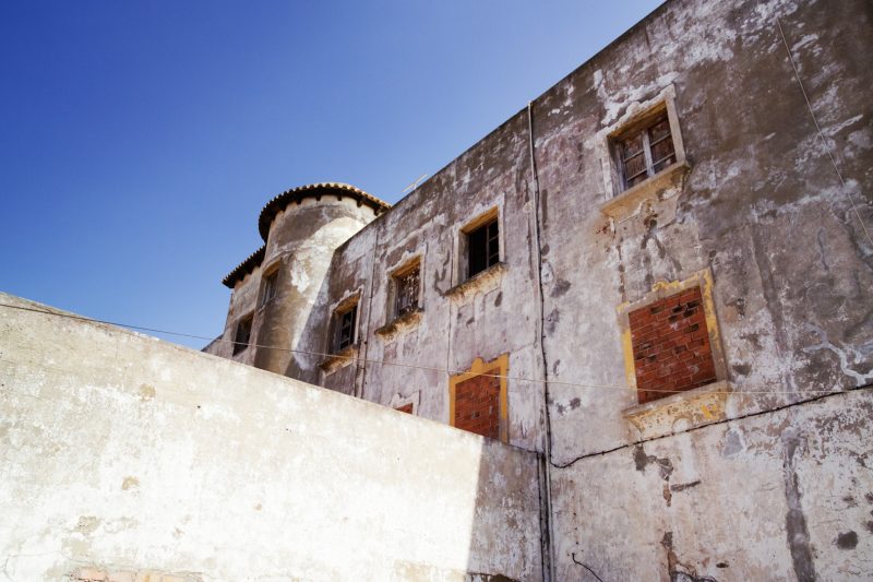 Derelict hotel in Tarifa, 13.8.05